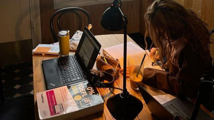 pilatesgirly's tweet image. studying because i need to succeed