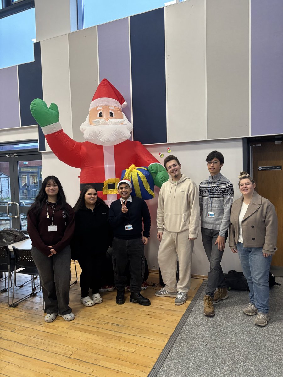 Laura Higgins tweet media