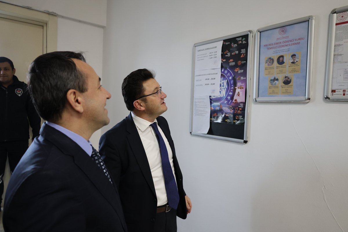 Kredi ve Yurtlar Genel Müdür Yardımcımız Sn. Ali Özdemir, Piri Reis Erkek Yurdumuzda öğrencilerimizle akşam yemeğinde buluştu. 🤝🍽️

Gençlerimizin taleplerini dinleyen Özdemir, öğrencilerimiz ile samimi bir sohbet gerçekleştirerek önerileri değerlendirdi. 🎓✨