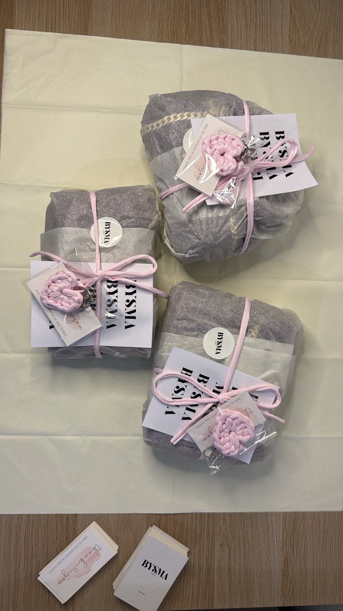 bcaasm's tweet image. Salam Aleykum les filles, je crée des sacs en crochet et plein d’autres accessoires, 100 % faits main. Si ça ne vous dérange pas, un petit rt pour me donner un peu plus de visibilité🤍.
Vous avez mon insta en bio pour celles qui sont intéressées, Baraakallahoufikoum 🫶🏽