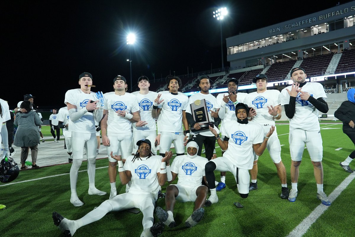 Coach D Moore tweet media