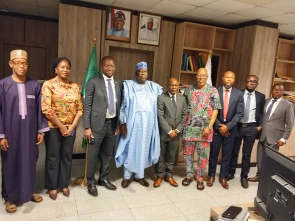 PSCNigeria's tweet photo. PSC RECEIVES MD/CEO OF FIRST BANK OF NIGERIA LIMITED ON COURTESY VISIT: Renews Strategic Partnership
The Chairman of the Police Service Commission (PSC), DIG Hashimu Salihu Argungu (rtd), mni, received the Managing Director/Chief Executive Officer of First Bank of Nigeria Limited https://t.co/h07FoWw217