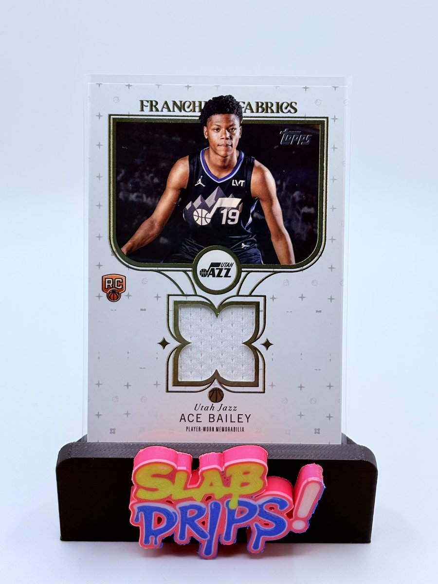 SlabDrips's tweet image. Card of the Day!

Ace Bailey Franchise Fabrics RC — clean patch, rookie heat.

Starter or sixth man this year?

#AceBailey #UtahJazz #NBARookies #SportsCards #PatchCard
