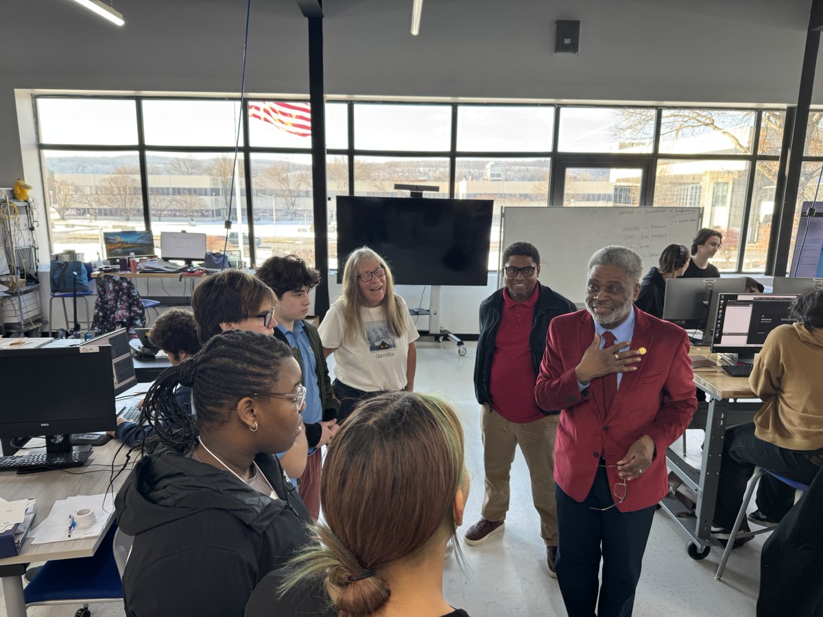 NYSEDNews's tweet photo. This week, Regent Norwood visited iPark87 at @UlsterBOCES to hear directly from students and celebrate the incredible learning taking place. The visit underscored the importance of collaborating with businesses and employers to drive economic and workforce development. https://t.co/GkulSrqsjg