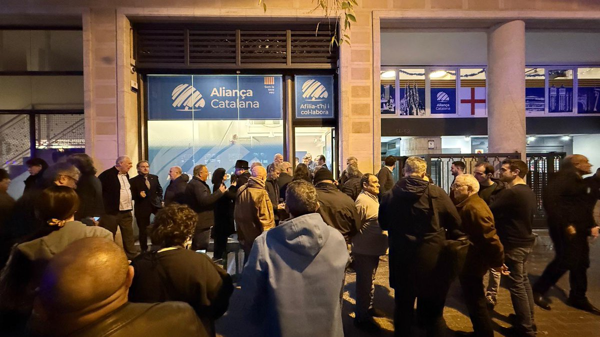 CatalunyaAC's tweet image. Avui hem ignaugurat la seu d’Aliança Catalana a Barcelona.

Un nou espai al servei del Barcelonès, per assolir una Catalunya lliure, pròspera, segura i occidental.

#SalvemBarcelona
💙 #SalvemCatalunya