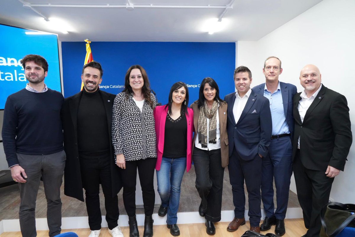 CatalunyaAC's tweet image. Avui hem ignaugurat la seu d’Aliança Catalana a Barcelona.

Un nou espai al servei del Barcelonès, per assolir una Catalunya lliure, pròspera, segura i occidental.

#SalvemBarcelona
💙 #SalvemCatalunya