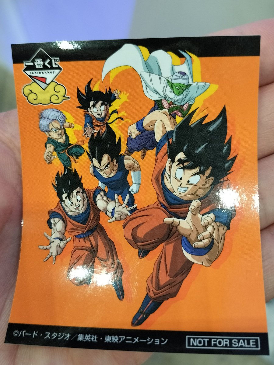 一番くじブースでXフォロー画面を見せたらステッカーもらえた！ やった