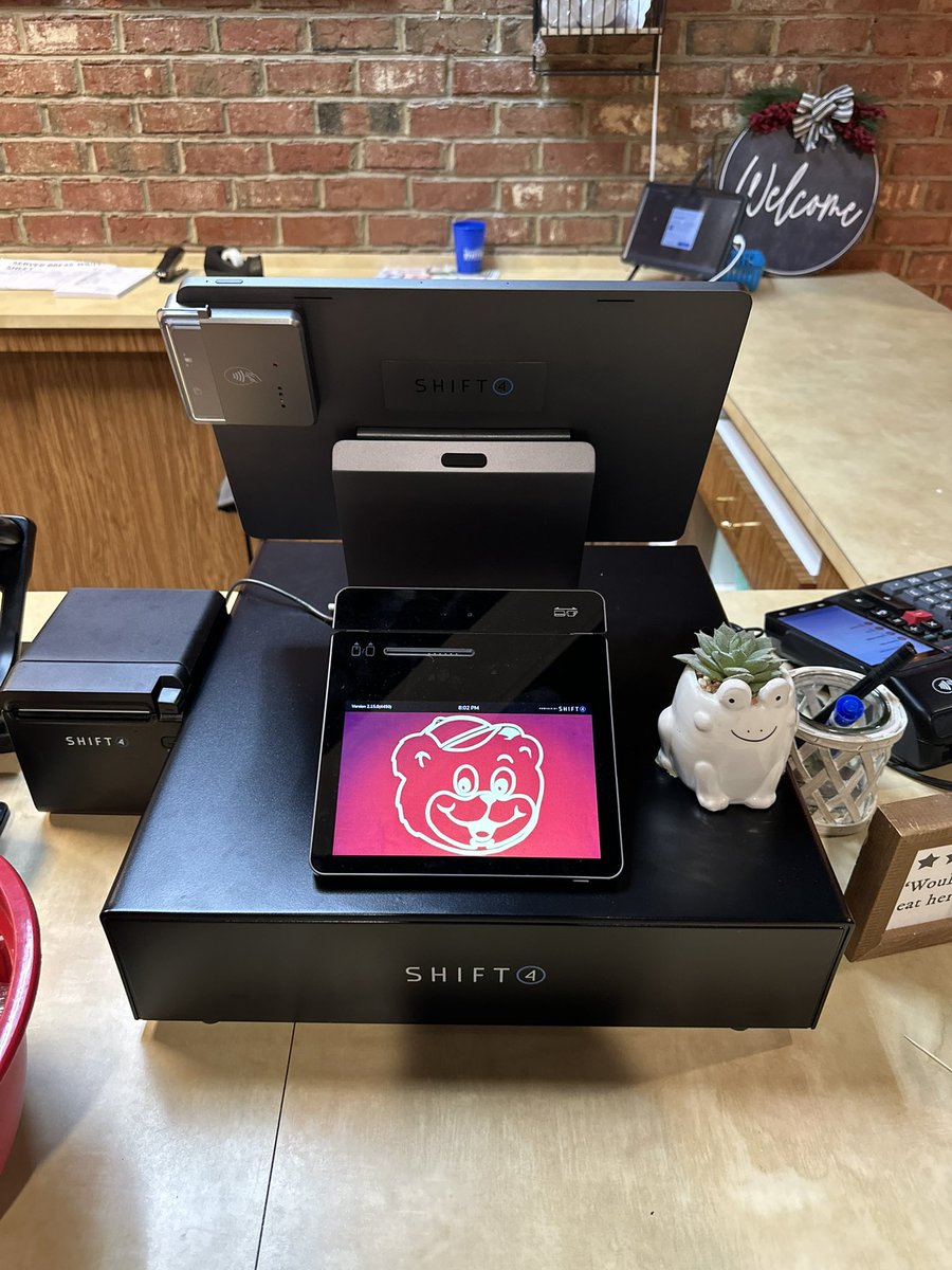 Shift4_Enzo's tweet photo. Let’s welcome another Shoney’s to the #shift4 family in Crossville Tennessee now using #SkyTab @skytab @Shift4 https://t.co/1wKiPtPxbS