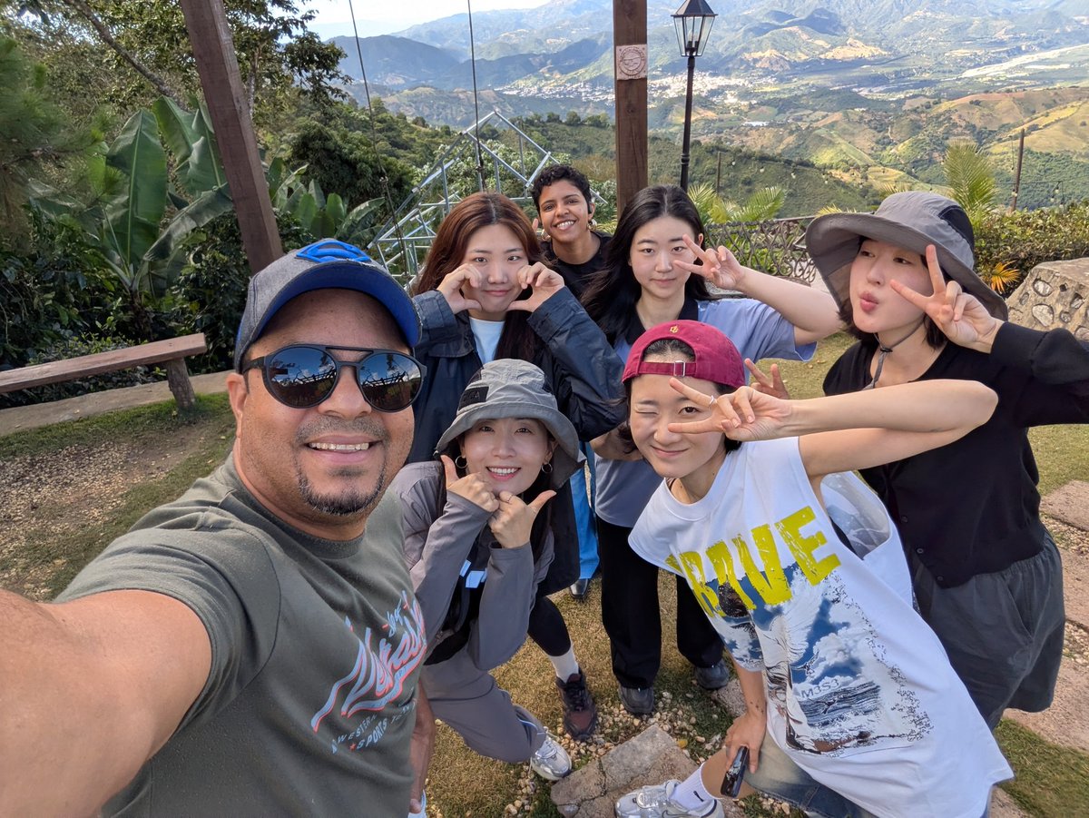 Bienvenidas a @arawakosrd al equipo de coreanas del KOICA (Agencia de Cooperación Internacional de Corea) y la escuela de Bellas Artes de Ocoa. 🤓 #OcoaEsParaVivirlo 🇰🇷🤝🇩🇴