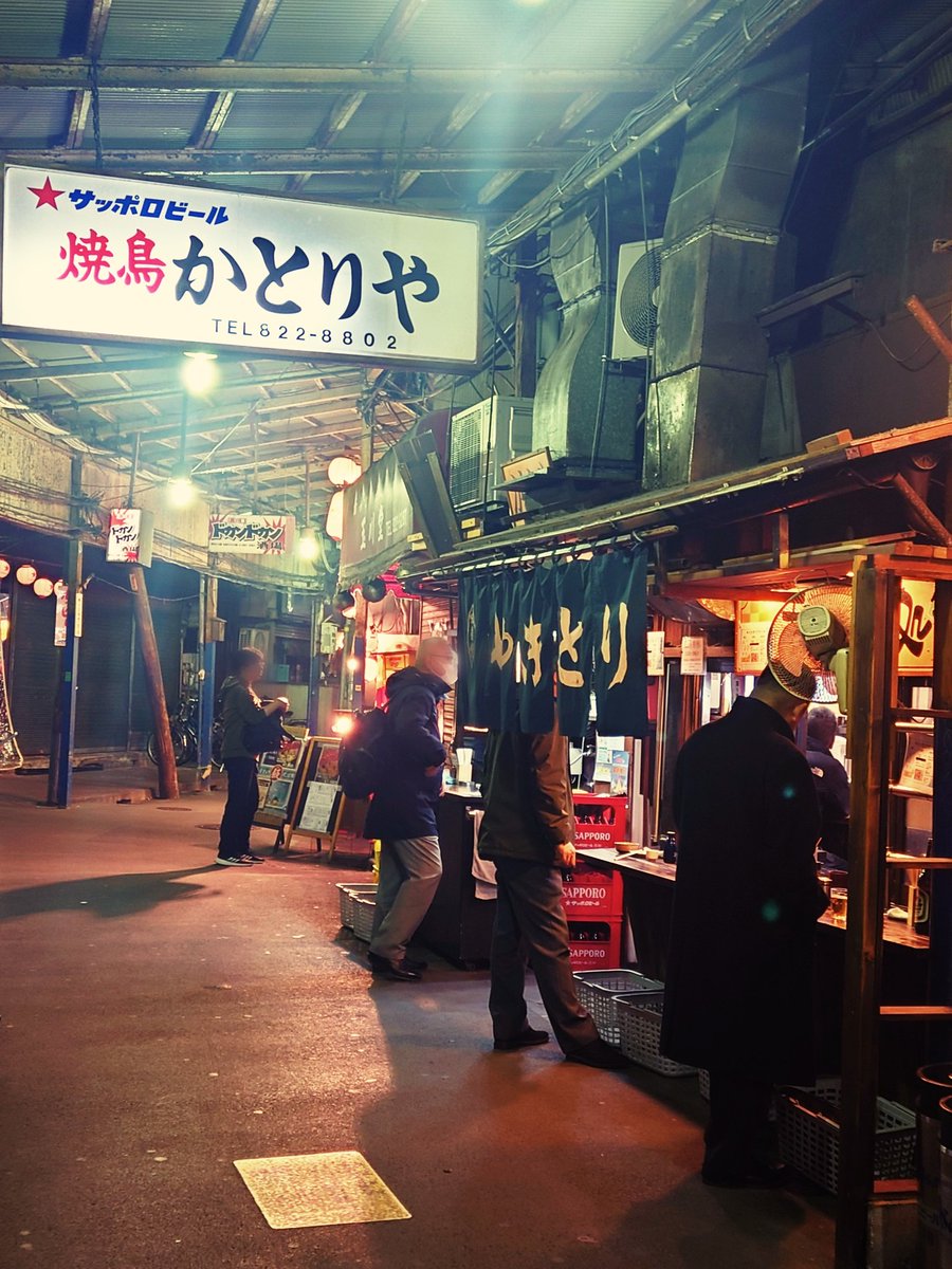 季節が進んで、立ち呑みも寒くなってきましたね。暖かい店内もぜひご利用ください🍶
立ち呑みと店内ではメニューが少し違います。店内だけにしかないメニューもございます。

あなただけの素敵なお時間をお過ごしくださいませ
では酔い週末を⋯

かとりや溝の口店🐷