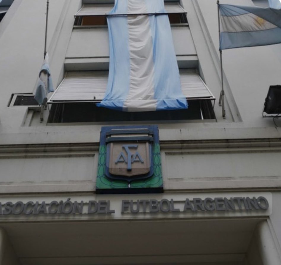 🚨‼️AFA - 2026
📋Contratos de Jugadores Profesionales

✍️ A partir del 01 de enero, se actualizan los salarios básicos en AFA:

👉Primera: $1.620.000 (+47,3%)
👉B Nac: $1.032.000 (+22,7%)
👉Primera B : $856.000 (+22,8%)
👉Federal A: $856.000 (+22,8%)
👉Primera C: $786.000