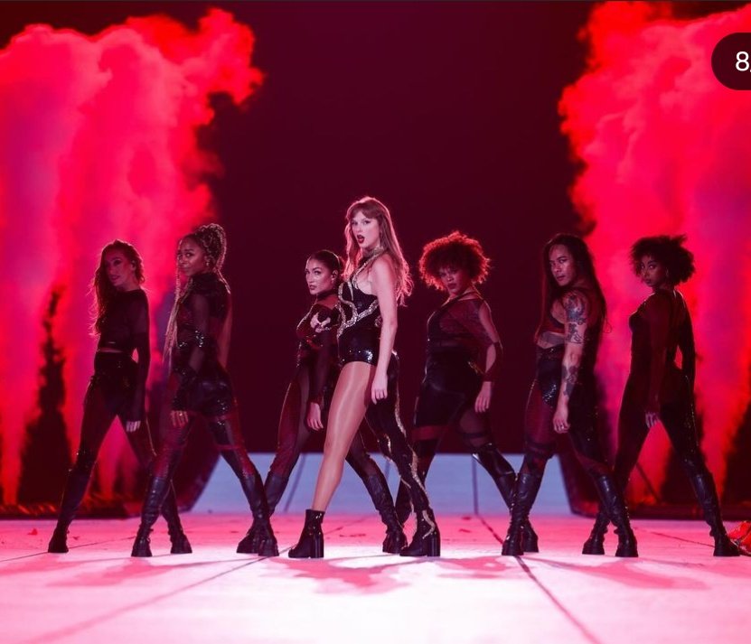LaPuercaylor's tweet photo. Me encanto que Taylor le dio la oportunidad a la Licenciada Edna Karina Torres de bailar Ready For It juntas

Bromi, ame la historia de Whyley 🥹 y como dijo que Taylor lo hace sentir visto y que nunca lo reprimió en ningun aspecto https://t.co/R4BI2Ha70w