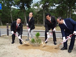【外務省】

『中国の植林に90億円拠出』

なんで日本🇯🇵が出さなきゃならないんだ‼️

って思う人🙋