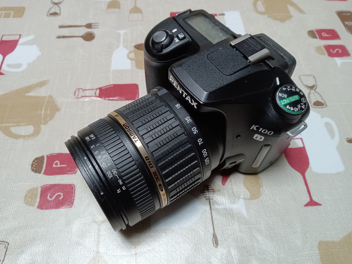 同じレンジの シグマ18-200と比較 タムロンの方が レンズ自体はデカ