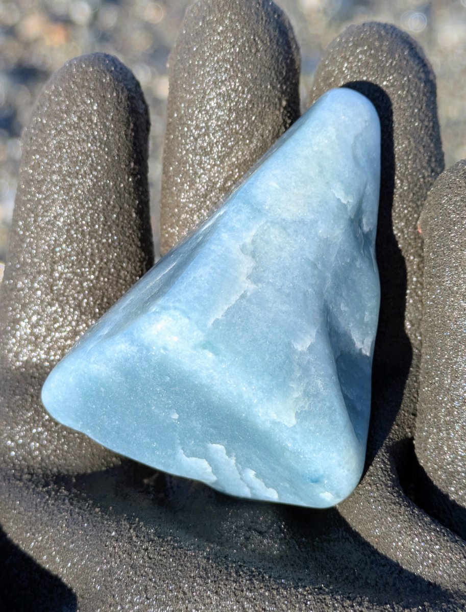 えっ！なにコレ‼️ ちょっとすごいお宝青翡翠見つけた‼️ めっちゃ透明