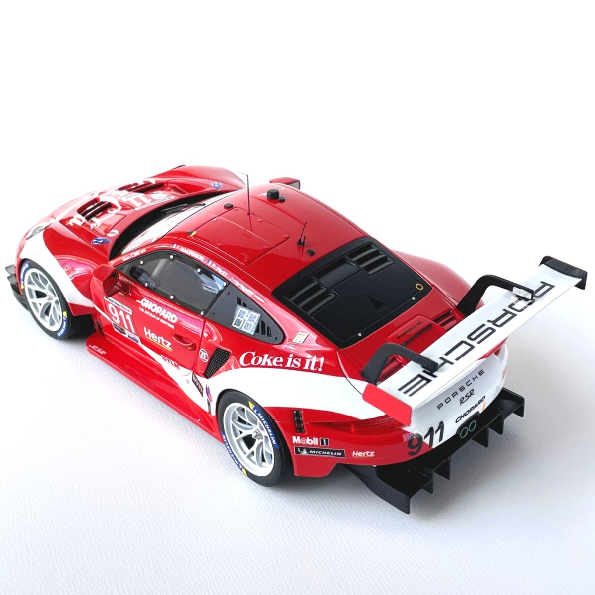 NuNu/Platz ポルシェ911RSR IMSA 2019 Petit Le Mans 911号車
IMSA50周年を祝う特別なリバリーがスカっと爽やかで大好きでした。911RSRのカラバリで一番作りたかった奴。コークウェーブを塗装で塗ったらエッジが少しガタガタになったりしたけど😢
#NuNu 
#プラッツ  
#ポルシェ 
#カーモデル