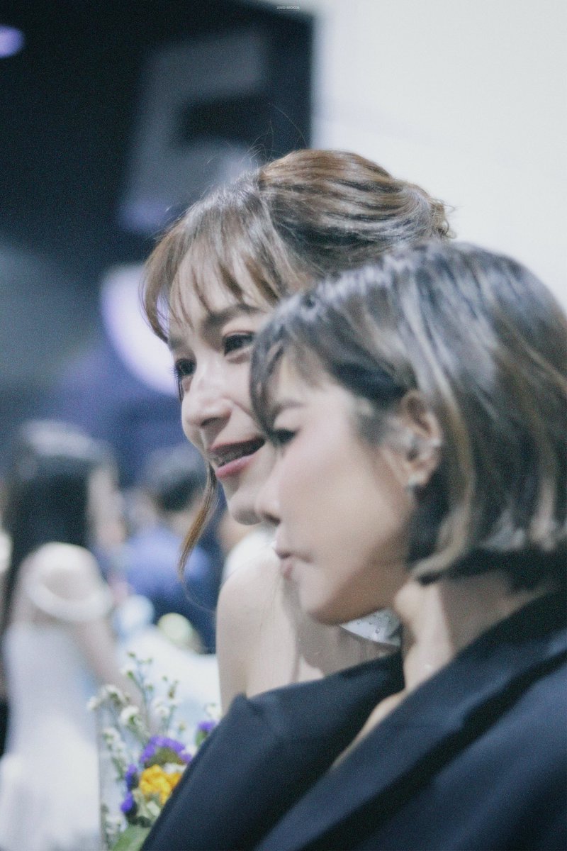 Liqueur_6741's tweet image. เอาจริงด้วยความเป็นนักแสดงเป็นนางเอกอะ เค้าเคมีสาธารณะกันทั้งคู่นะ เล่นกับใครก็อินหมดฟินหมด แต่พอเป็น #บีคริส มันคือเคมีปีศาจจริงๆแหละ ระดับพระเจ้า คู่จิ้นแบบ pro max ultra มันโอเว่อเกิน ไปยืนข้างคนอื่นก็ไม่ได้ขนาดนี้ แค่ถ่ายรูปคู่เฉยๆยังเหมือนแฟนกันเลย #BeeCrisSweetinInthe8ight