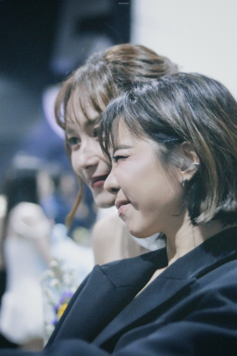 Liqueur_6741's tweet image. เอาจริงด้วยความเป็นนักแสดงเป็นนางเอกอะ เค้าเคมีสาธารณะกันทั้งคู่นะ เล่นกับใครก็อินหมดฟินหมด แต่พอเป็น #บีคริส มันคือเคมีปีศาจจริงๆแหละ ระดับพระเจ้า คู่จิ้นแบบ pro max ultra มันโอเว่อเกิน ไปยืนข้างคนอื่นก็ไม่ได้ขนาดนี้ แค่ถ่ายรูปคู่เฉยๆยังเหมือนแฟนกันเลย #BeeCrisSweetinInthe8ight