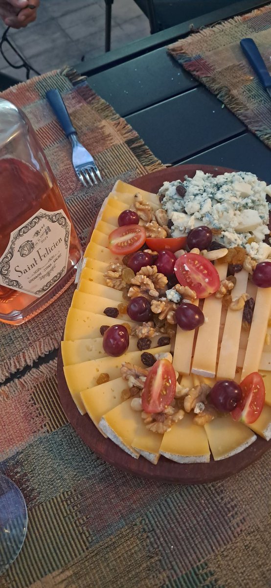 Quiero mucho a esta gente y no saqué más fotos xq estoy bebiendo  y comiendo <a href="/tierradelvino/">🅻︎🅸︎🅉🅰︎ 🅼︎🅰︎🆁︎🅰︎🅽︎🅶︎🅾︎🅽︎🅸︎ ⭐️⭐️⭐️</a> <a href="/MarsusMarcelo/">MARSUS - Wine not ?</a> <a href="/analaclara/">ana clara pronotto 🌵🍷❄️</a>