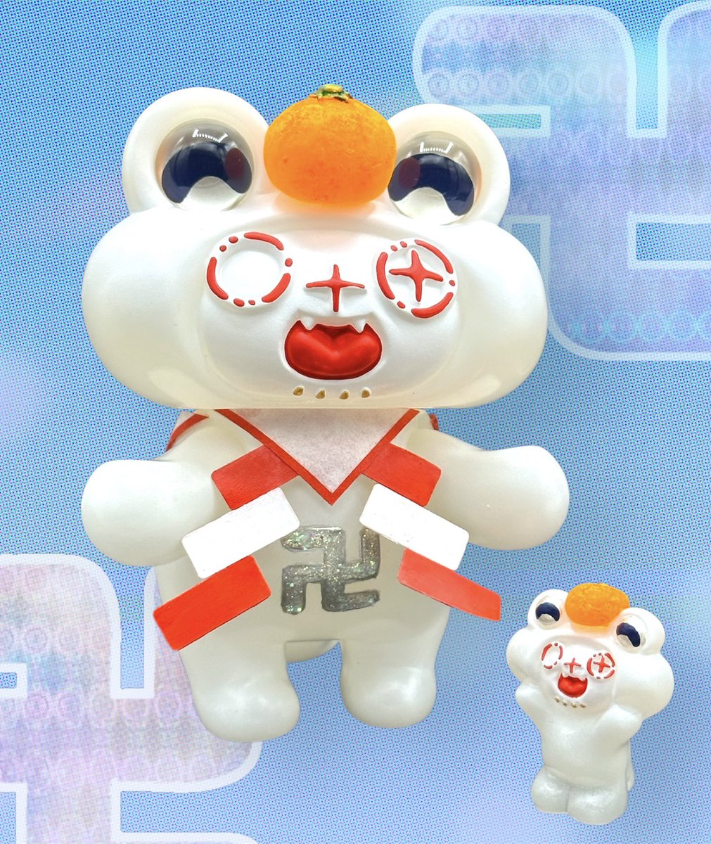 明日21日(日)の #卍デマーケット でお目見えのアレこと【鏡餅ミチくろ