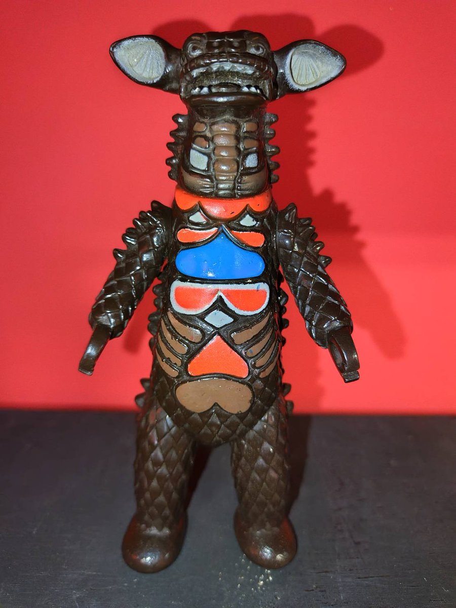 スタッフの気まぐれ怪獣図鑑】 本日は脳波怪獣ギャンゴ‼ 胴体の鮮やか