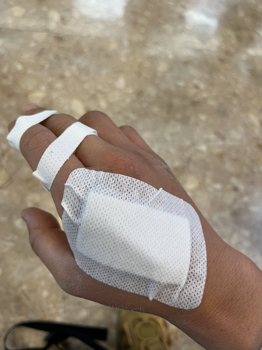 包帯卒業🎓
気持ち悪い傷口見たい人はDMで送りつけます