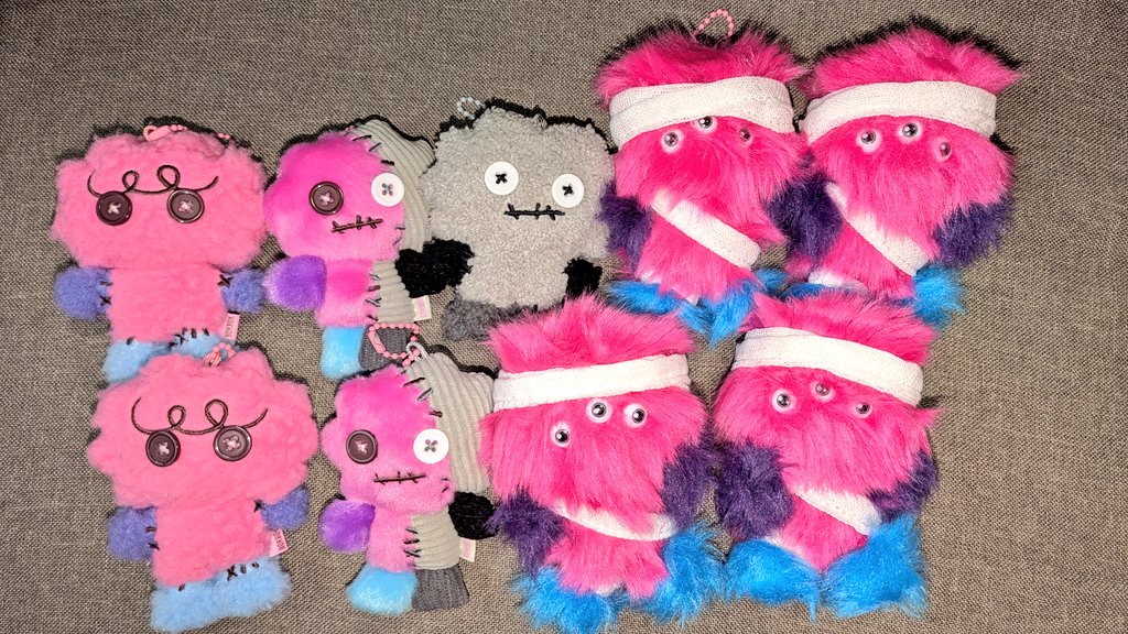 RANDOM 10CM DOLL KEY RING メロニー s-l400.png