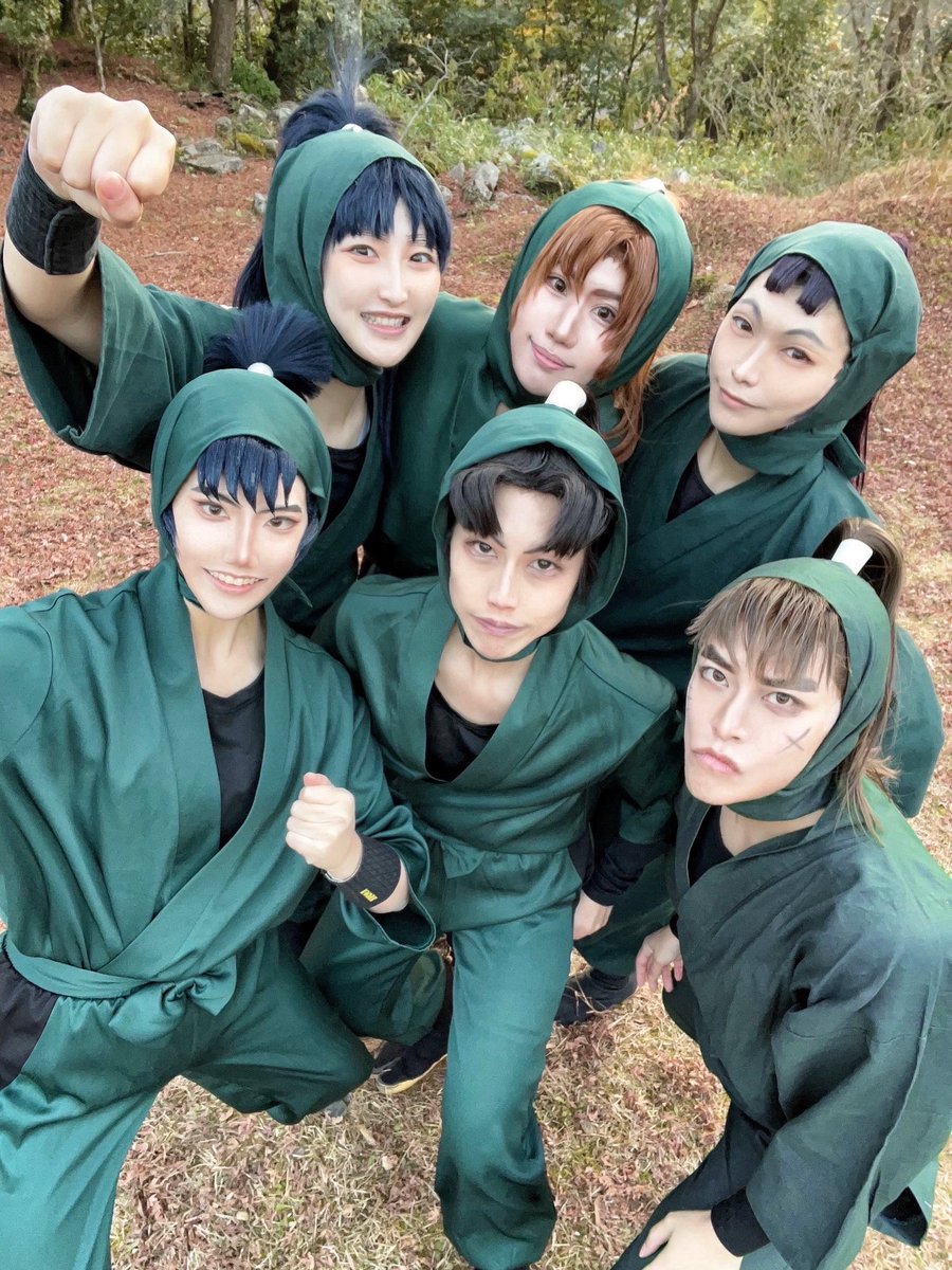 #1207予算会議併せ

六年生で撮れた写真ほんまこの自撮りだけなんだけど何とか揃って撮れて良かった😂
ゆっくりお話なかなか出来んかったけど皆さんめっちゃ似合ってて素敵でした〜🫶💕
服の色味も合うようにしたしどっかでまた集まれたら良いなぁ