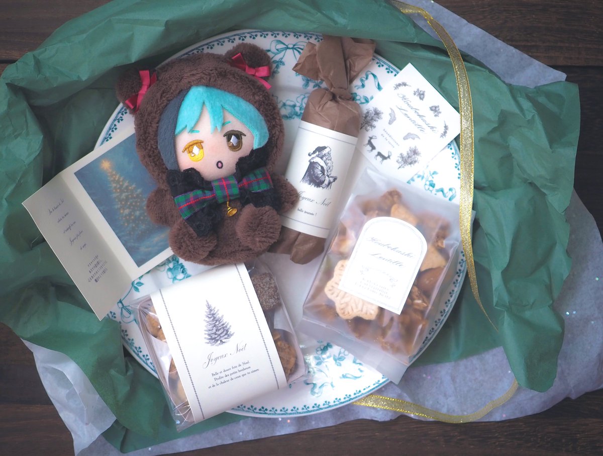 クリスマスのお菓子がたくさん届きました😋🎄🎁

🧸ゆにこさま(<a href="/twilightcustard/">ゆにこ</a> )

#twstぬい撮り部