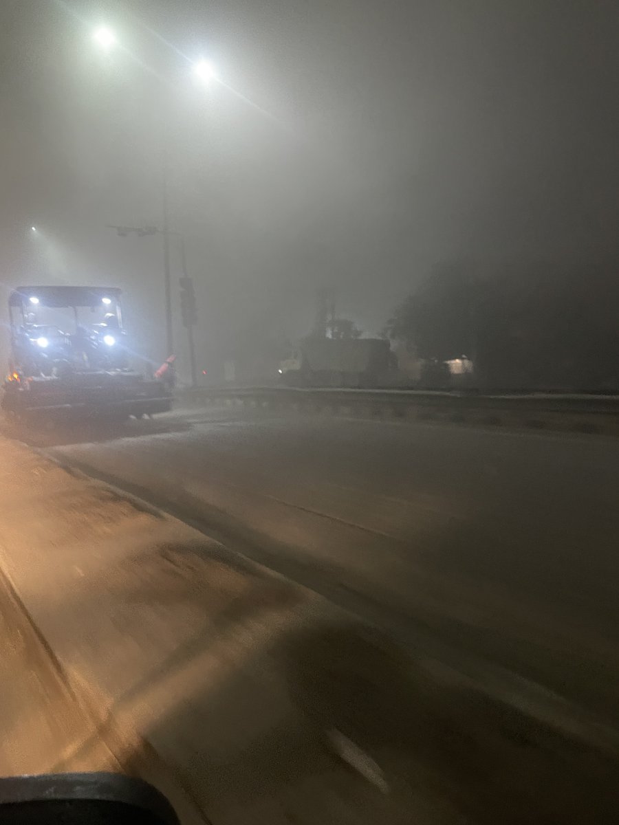 CyclingAddicted's tweet image. Road repair in dense fog at night by @NHAIRO_CHD @NHAI_Official on Chandigarh-Ambala Highway putting life of workers as well as commuters at risk 
Request to Please stop this at night @nitin_gadkari @OfficeOfNG @AjayTamtaBJP