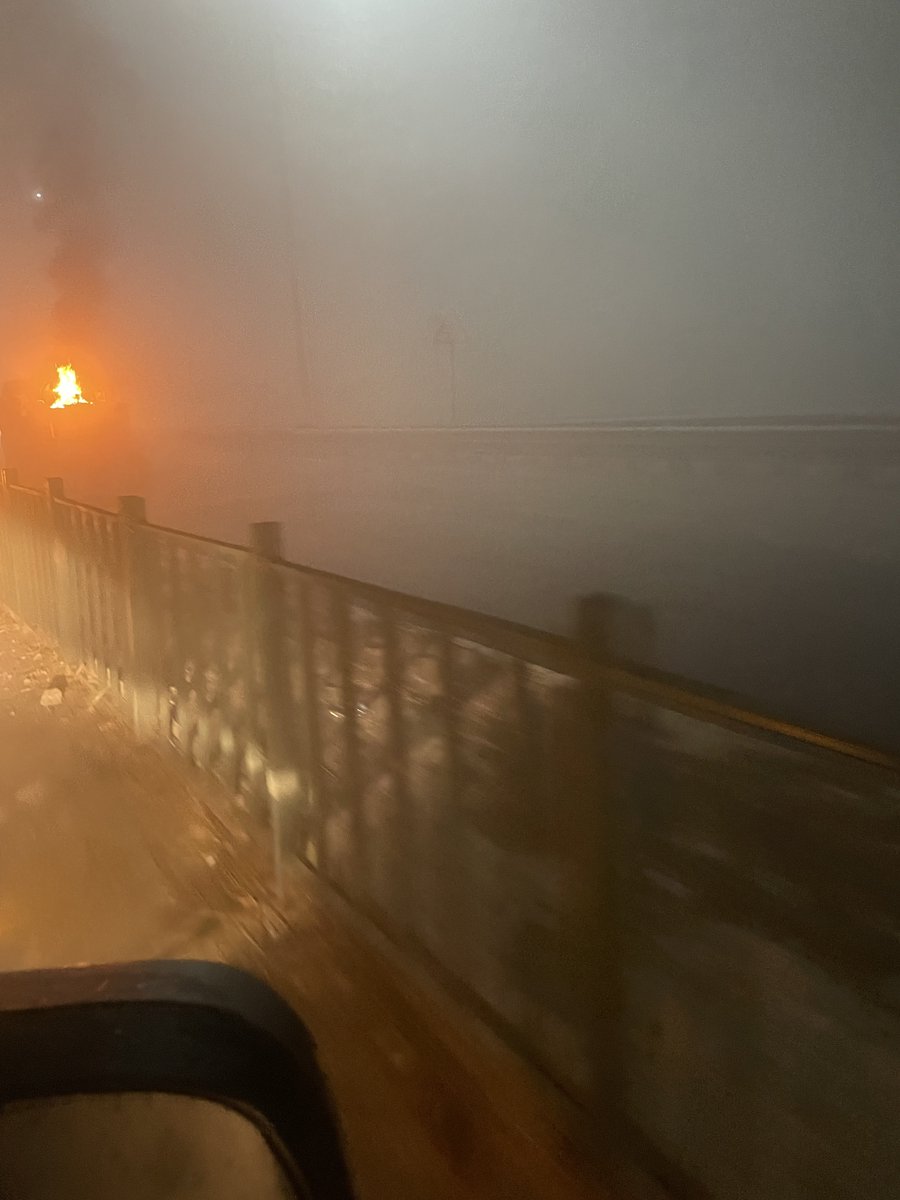 CyclingAddicted's tweet image. Road repair in dense fog at night by @NHAIRO_CHD @NHAI_Official on Chandigarh-Ambala Highway putting life of workers as well as commuters at risk 
Request to Please stop this at night @nitin_gadkari @OfficeOfNG @AjayTamtaBJP