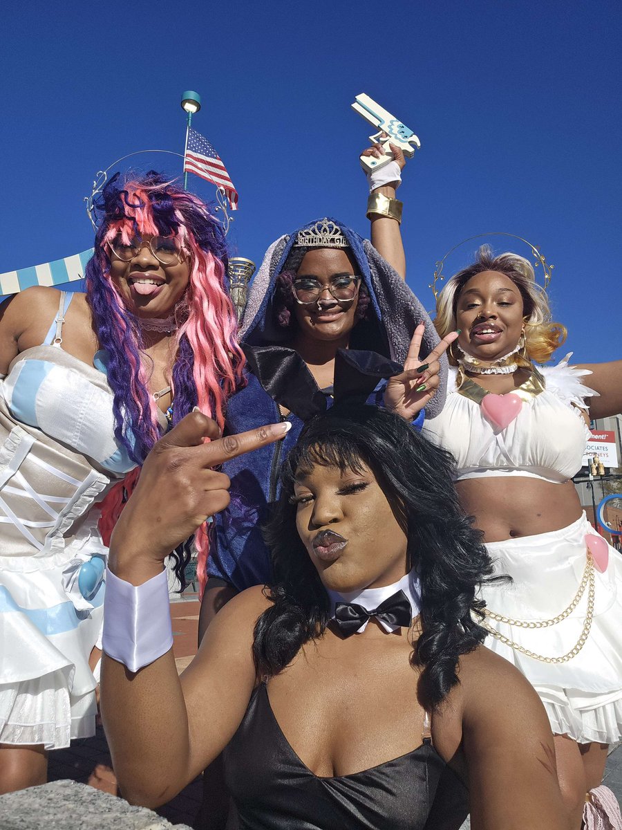 I love my friends  🖤