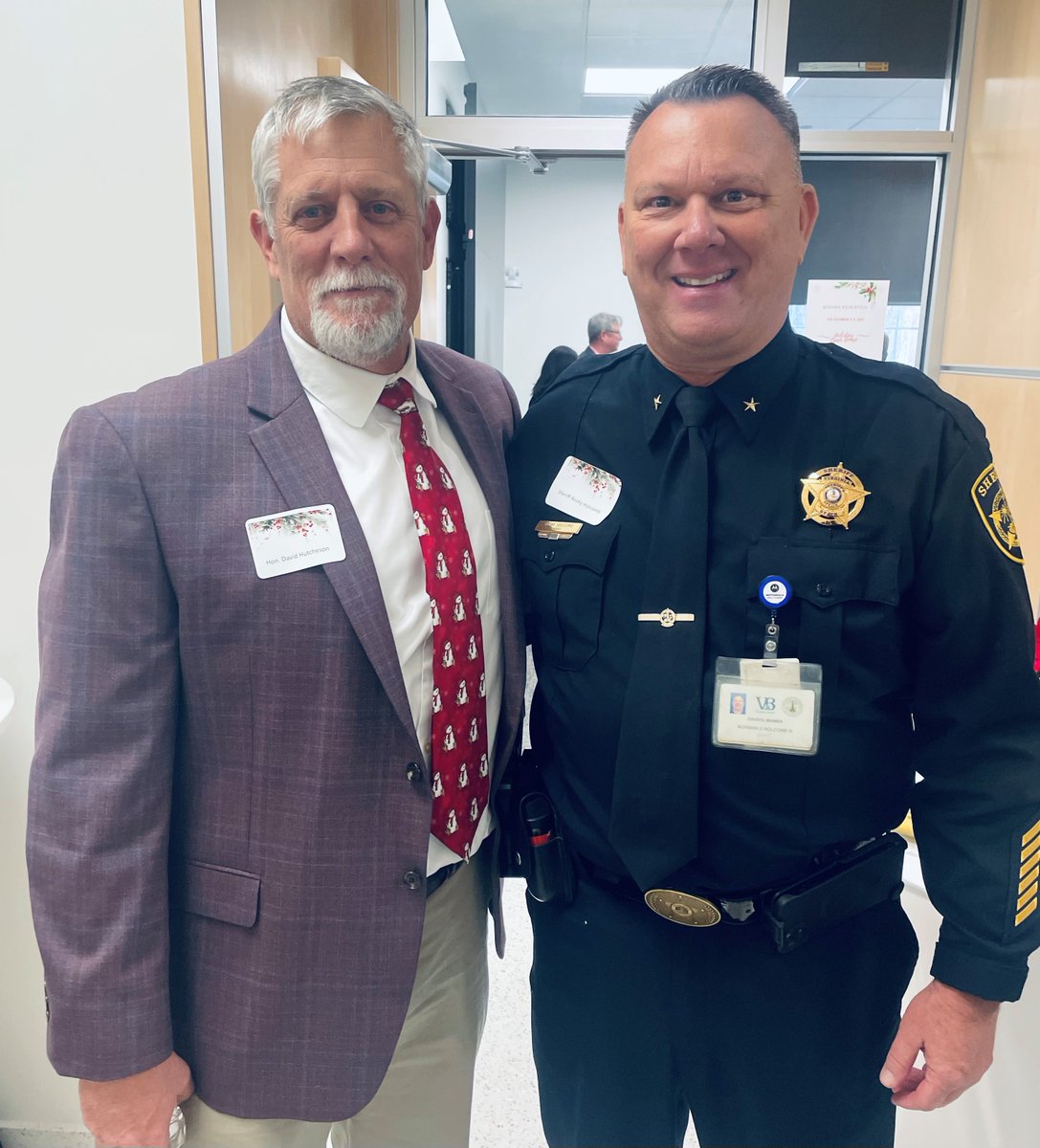 Sheriff Rocky Holcomb and our command staff recently stopped by Commissioner of the Revenue Phil Kellam’s holiday open house at City Hall — great food, music, desserts, and festive cheer all around! 🎄✨
#VBSOconnect #HolidaySeason #CityHall #CommunityTraditions
