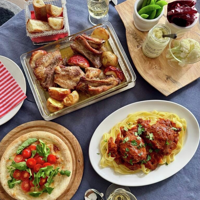 来週はいよいよクリスマス。🎄 サラダからピザ、パスタ、メイン料理