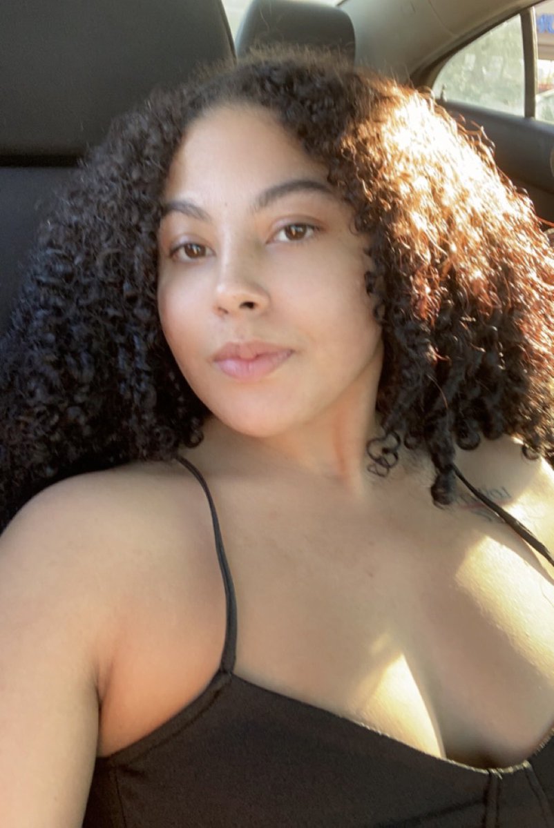 LocaViews's tweet image. my hair can never just chill 😒