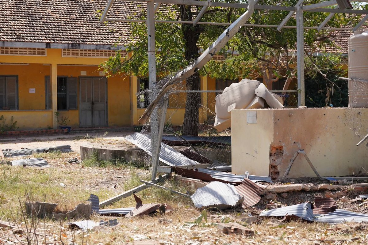 psokhantey's tweet photo. Is it scam centre elimination as Thai claim? Destroy Infrastructures and Kills civilians in the other country under eliminate scam reason.
(School at the Boeung Trakuan in Banteay Meanchey Province, which was severely damaged by shelling and bombing by the invading Thai soldiers) https://t.co/rsaj6Rfjsh