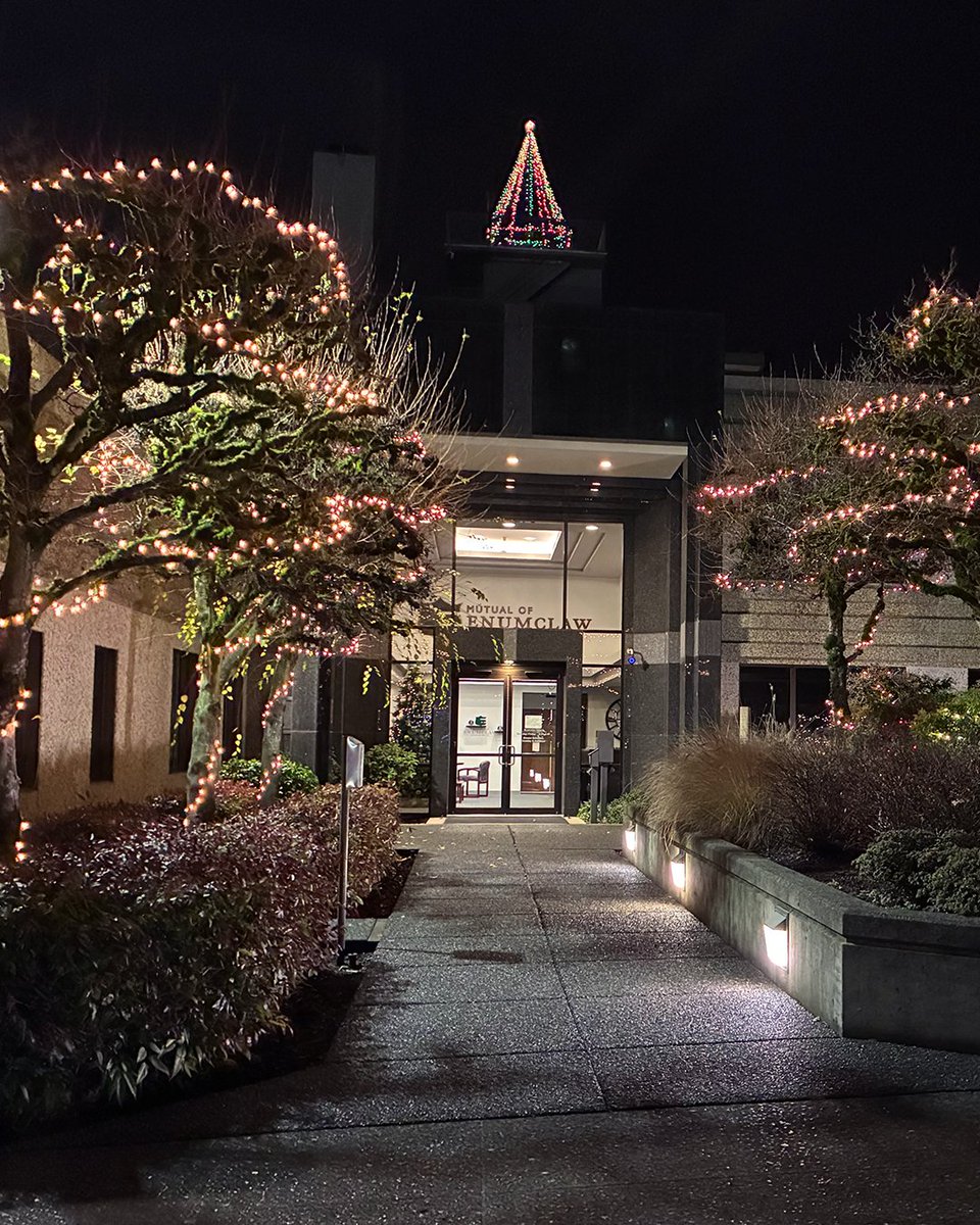 MOEinsurance's tweet image. One of the best parts of the holiday season is getting to see the festive lights up at our home office in #Enumclaw. Shout out to our awesome facilities team who brings the MOE cheer every year!