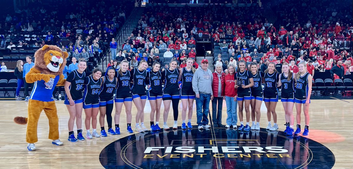 KaylaStidham's tweet image. W vs Fishers #3peat
Mudsock Champs #HCC @HSEGirlsBball @HSEAthletics @FishersEventCtr