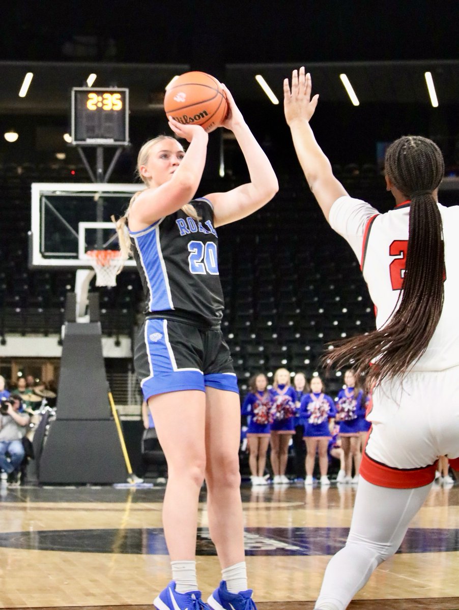 KaylaStidham's tweet image. W vs Fishers #3peat
Mudsock Champs #HCC @HSEGirlsBball @HSEAthletics @FishersEventCtr