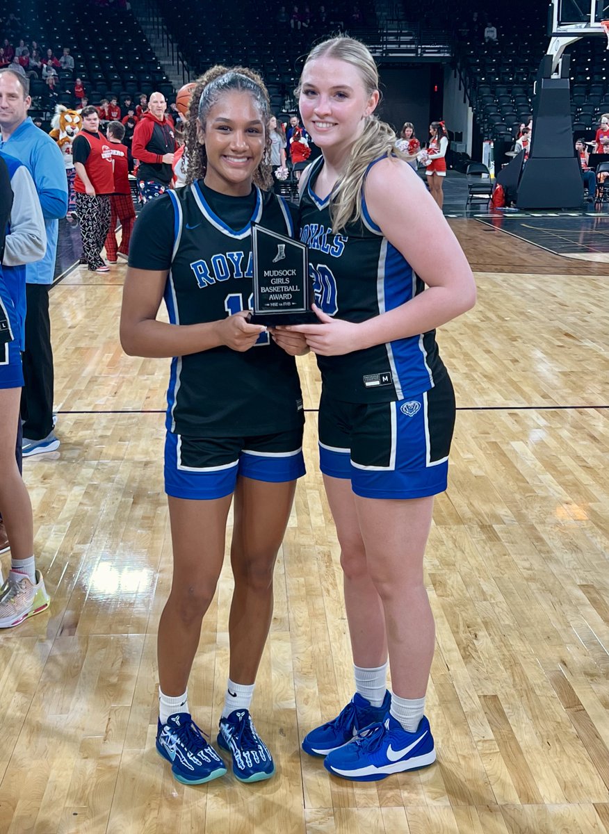 KaylaStidham's tweet image. W vs Fishers #3peat
Mudsock Champs #HCC @HSEGirlsBball @HSEAthletics @FishersEventCtr