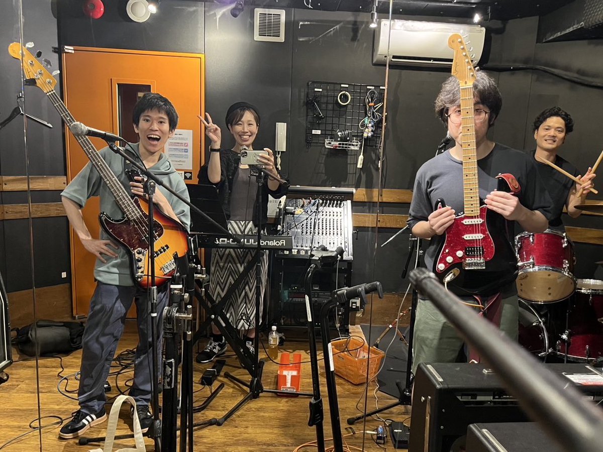 OTTAA_OTTAA1234's tweet photo. OTTAA day!!
本日ライブです!
雲行きは怪しいですが、
皆様お気をつけてお越し下さい!
渋谷 TAKE OFF 7にてお待ちしております🎸
あ、当日飛び入りや参加もできますよ😏
#OTTAA
#OTTAAday https://t.co/Rz8miPsoKy