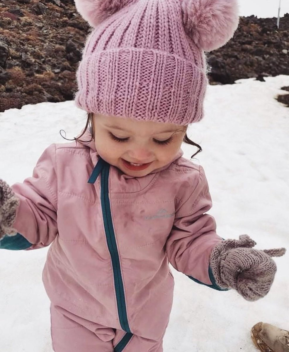 Alguien descubrió la Nieve y no puede parar de jugar con ella ❄️💛💜

<a href="/txddypickxr/">Theo Faulkner</a>  nuestra bebé ya no es una bebé 😭