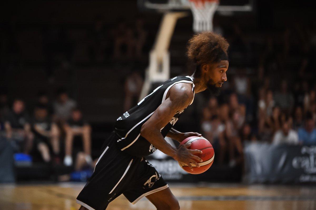 ¡GANÓ #PICO!

En el último juego del 2025, enorme tarea colectiva del Decano para ganarle 64-51 a El Talar

#DalePico ⚫️⚪️⚫️
#LaLigaArgentina 🏀