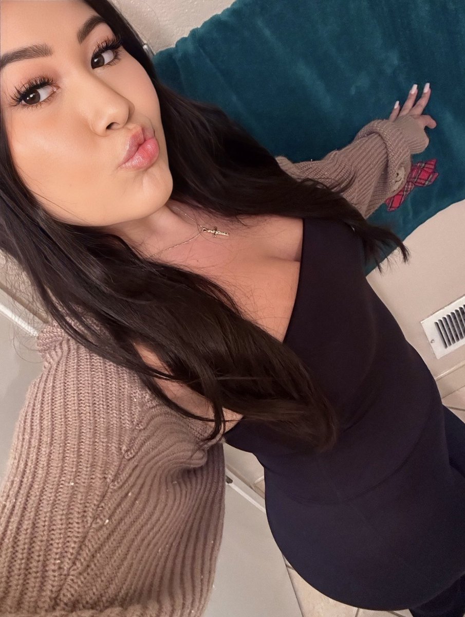 roxyjulez's tweet image. Thank u to the stair master and pork chops for my body &amp;lt;3