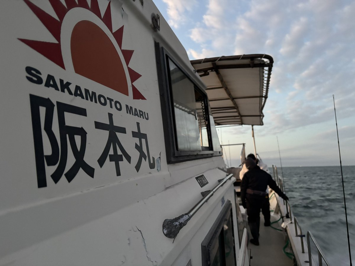今日はお呼ばれして
久しぶりに明石ジギング〜🎣
今季ちょっぴり厳しい明石ですが
美味しいハマチで楽しみたいと思います！