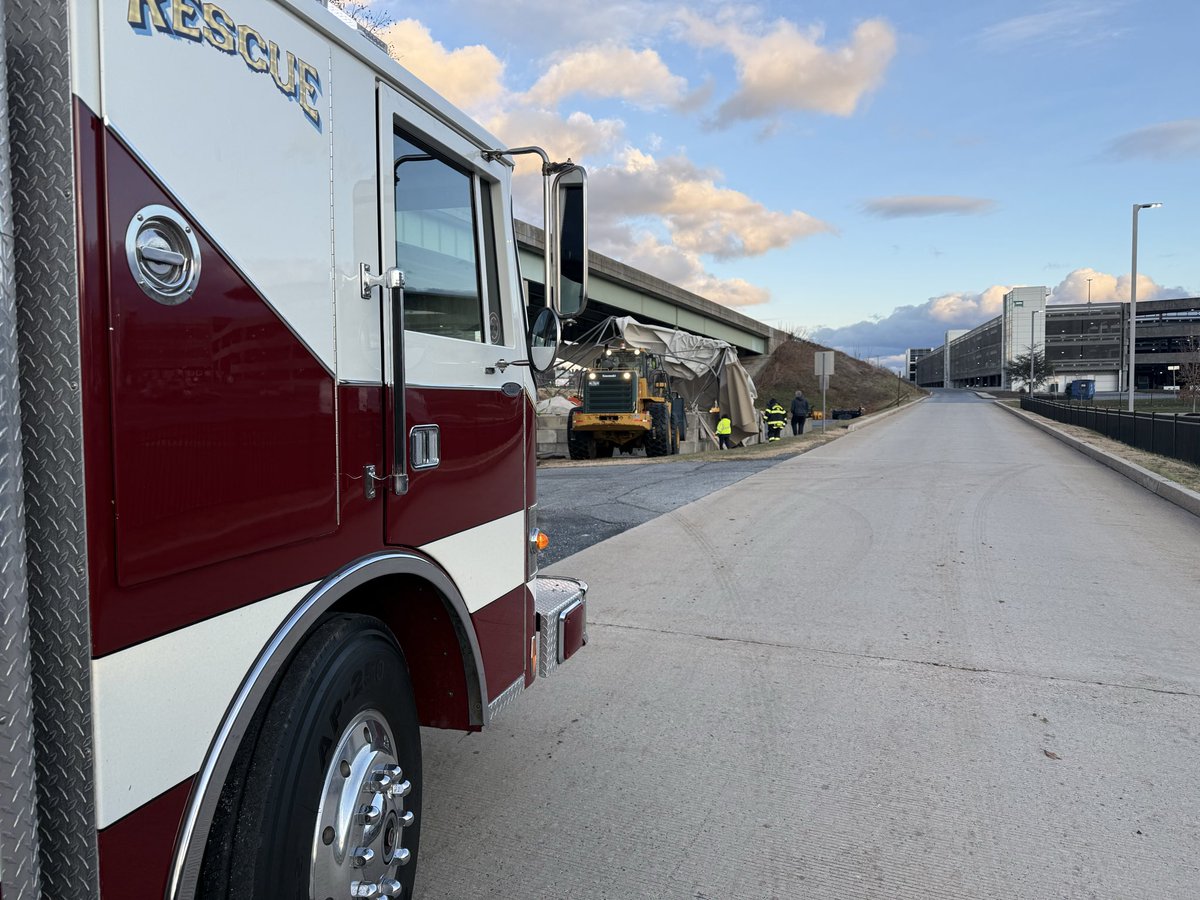 iafflocal4838's tweet photo. **Structure Collapse**
B-Shift handled a structure collapse due to high winds. R70, E703 and Deputy 70 arrived to find the roof structure of a maintenance area had collapsed. No injuries were reported. 

#local4838 #hiafd #iaff #ppffa https://t.co/GmIRS2w4Kq