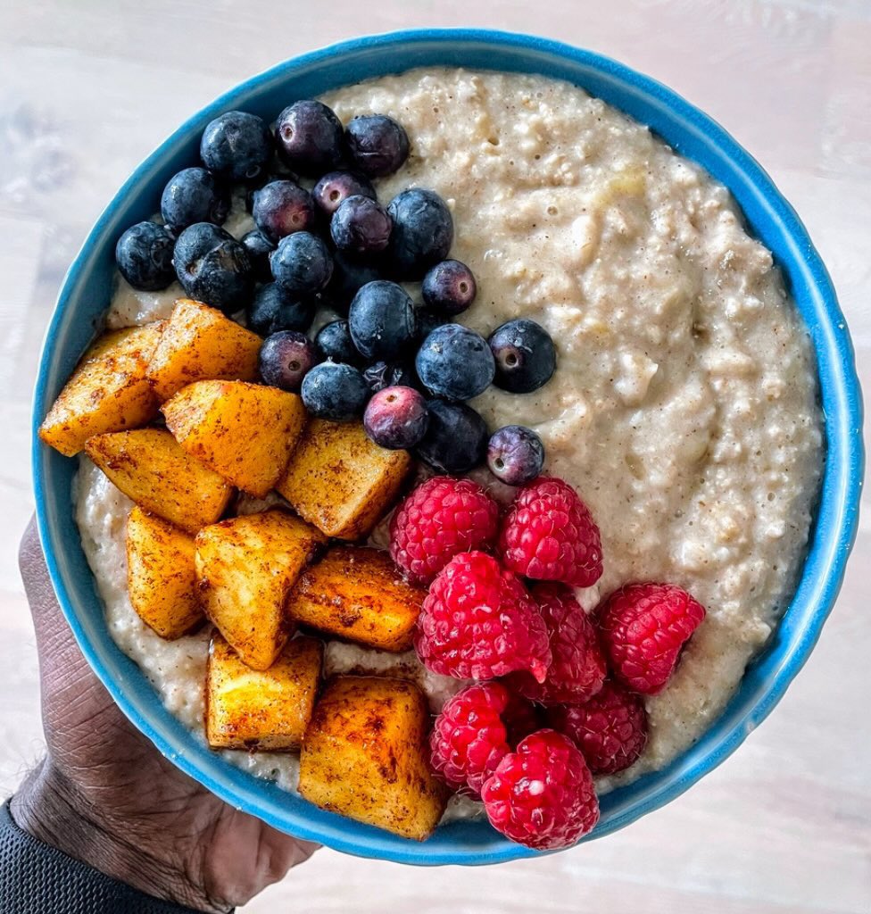 jeffreyboadi_'s tweet image. This is (yet) another sign for you to be putting stewed fruits on top of your oats 🥣