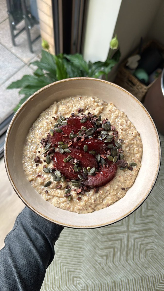 jeffreyboadi_'s tweet image. This is (yet) another sign for you to be putting stewed fruits on top of your oats 🥣