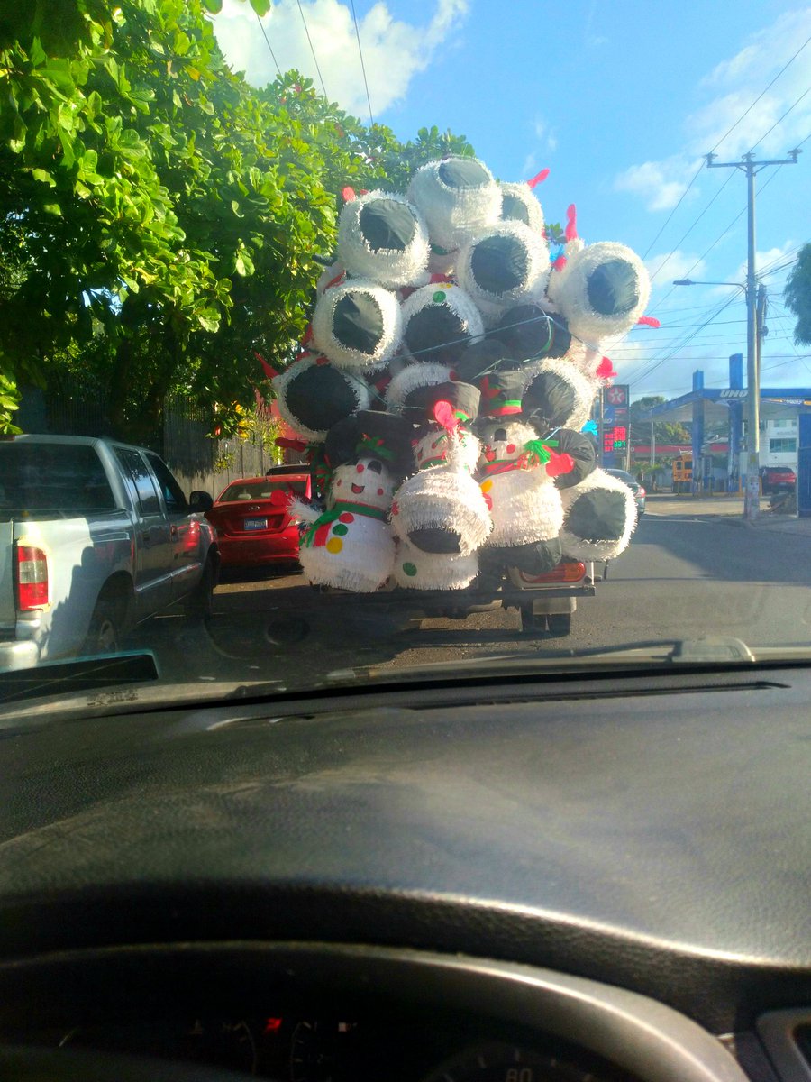 escritordemundo's tweet photo. Los capitalinos se preparan para la #Navidad #ElSalvador #Periodismo https://t.co/1zRkODjo3t