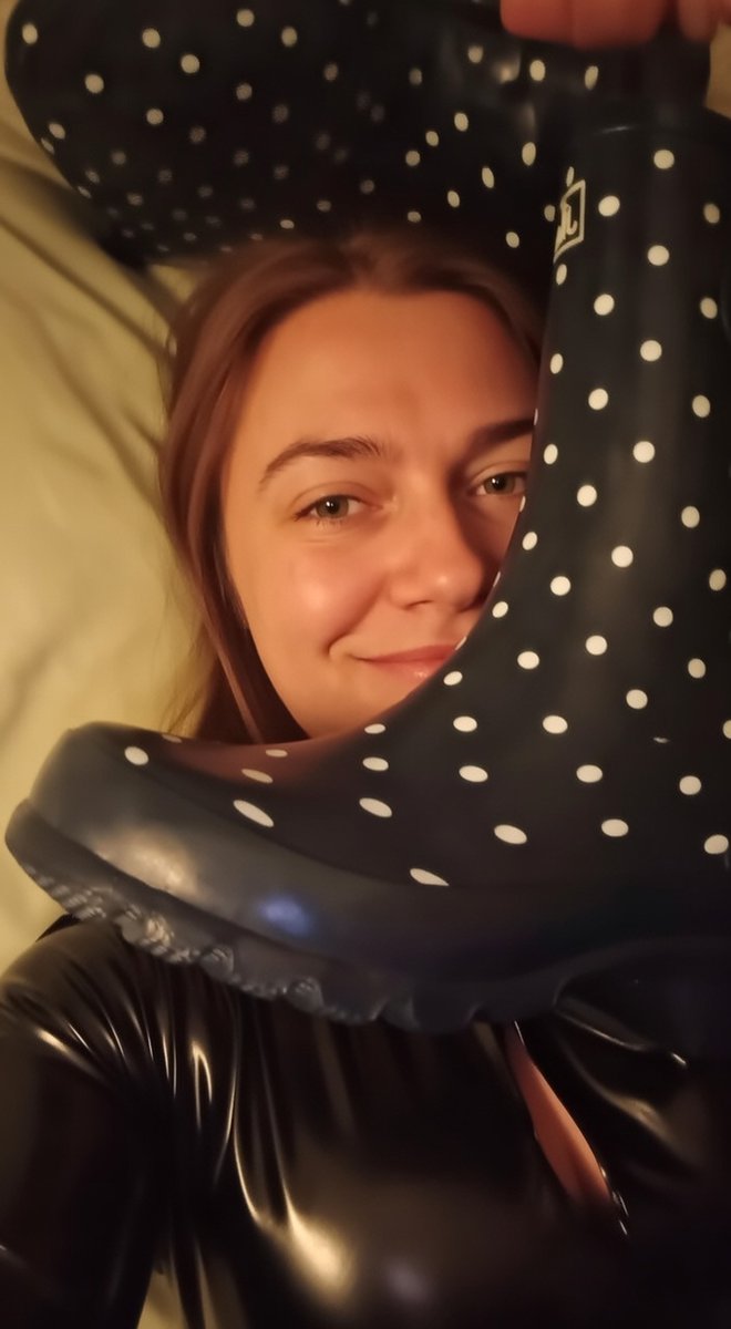 HookedHooked1's tweet photo. enjoying #jileonwellies #rubberwellies https://t.co/HWARvffQXo